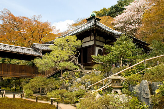 Eikan-do Zenrin-ji, head temple for the Seizan branch of Jodo-Shu (Pure Land) Buddhist sect, Kyoto, Japan