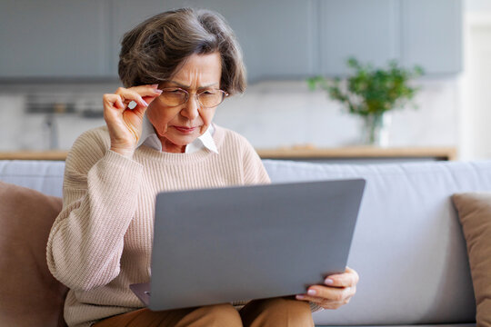 Oldd Person Using Computer Old Person Using Computer Images – Browse 77,056 Stock Photos, Vectors ...