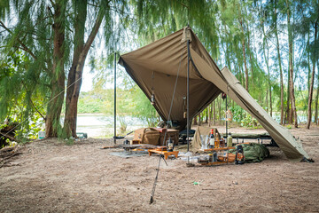 ソロキャンプ 一人用テント ブッシュクラフト キャンプスタイル ティピーテント 屋外 無骨キャンプ