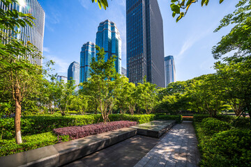 Urban Oasis: A Lush Green Space Among Contemporary Skyscrapers