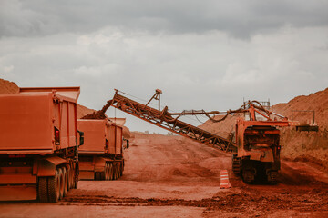 Machinery in bauxite extraction