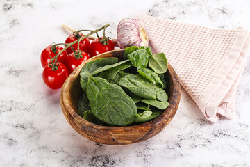 Green spinach leaves in the bowl