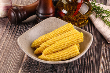 Canned baby mini corn cob