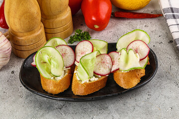 Bruschetta with soft cheese and cucumber