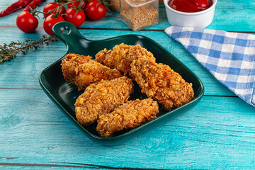Golden crispy fried chicken wings