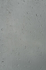 Gouttes de pluie sur une vitre – Plein cadre