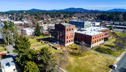 Obraz premium Ruined Historic Building in Salem, Oregon, Captured from Above