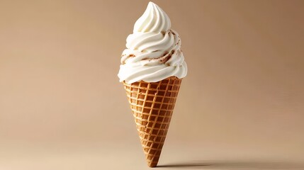 バニラソフトクリームが茶色の背景に立っているワッフルコーン
