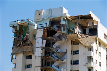 indian earthquake damage building collapsed india 