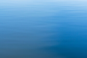 5月の空の青さを映す水面02