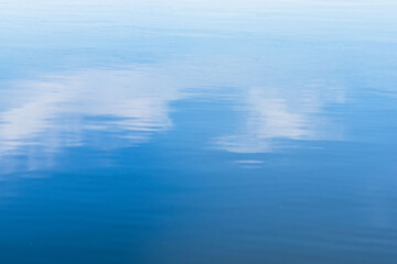 5月の空の青さを映す水面10