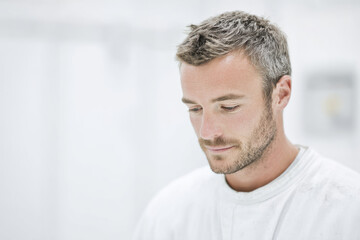 Fototapeta premium portrait of radio technician on right side of frame focused on single tool