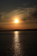 江ノ島からみる太陽が沈む風景　夕景