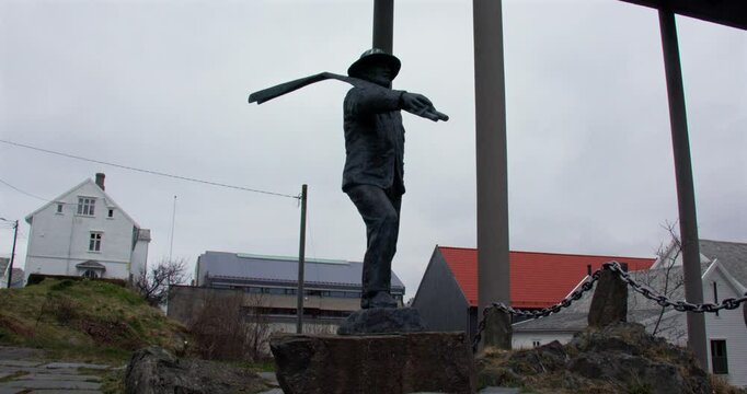 Wide shot of Olaflytt statue under the Ris&oslash;y Bridge at Haugesund
