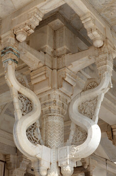 Detail of a column at the Tomb of Shaikh Salim Chisti at Jami Masjid mosque, Fatehpur Sikri, India