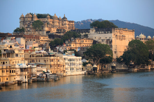 Udaipur cityscape and City Palace complex, Udaipur, India