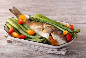 dourada fish with asparagus and tomato