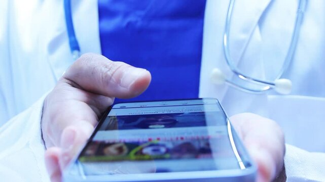 mano, telefono, telefonino, smartphone, scrolling, scorrere, applicazione, medico, salute, dottore