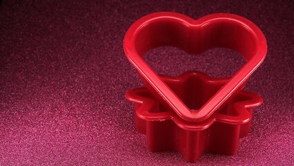 Biało czerwone kształty serca - symbole miłości © tomo81