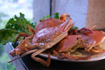 Thai-style stir-fried crab with bell peppers and onions on a bed of lettuce. High quality Crabs plate lettuce