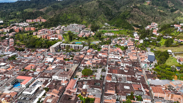 Foto a&eacute;rea tomada  sobre el municipio de El Retiro, en Antioquia, Colombia
