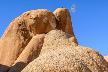 Namibia, Spitzkoppe, rocce e arco di pietra