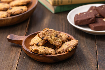 テーブルの上の美味しそうなクッキー