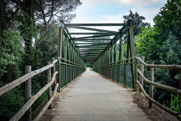 Fototapeta premium Green rusty metal footpath bridge in Girona on a hiking route