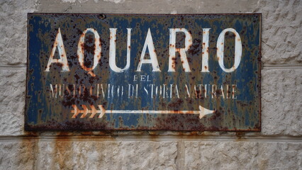 aquario sign on the wall