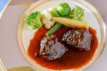 肉料理、フレンチ、フランス料理、牛肉の煮込み、ステーキ