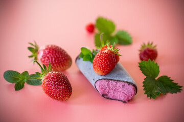 Frozen dessert with berries and natural ingredients