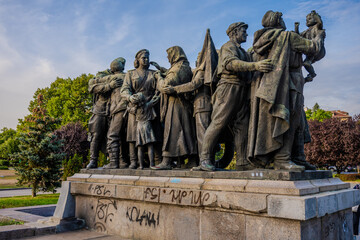Obraz premium Detailed view of side sculptures on the Soviet Army Monument in Knyazheska Garden, depicting civilians and soldiers in socialist realism style, Sofia, Bulgaria