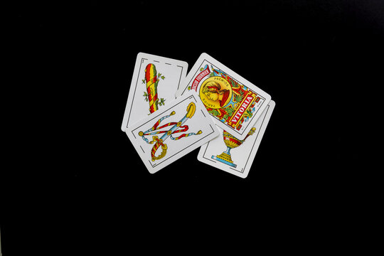Classic Spanish Playing Cards: Traditional Game Cards	