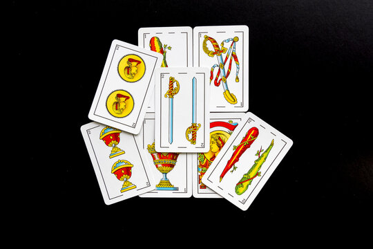 Classic Spanish Playing Cards: Traditional Game Cards	