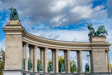 Fototapeta premium An aesthetic view of Heroes' Square in Budapest, Hungary, showcasing the grandeur of the Millennium Monument and its majestic statues