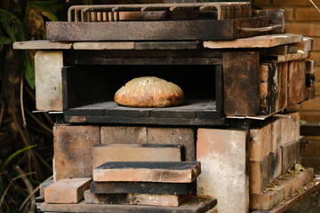 Process of baking rustic bread: humidity and loaves ready