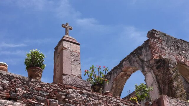 Templo y Ex-Convento de la Santa Cruz de los Milagros, en Quer&eacute;taro