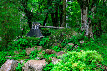  公時神社の境内に飾られた金太郎の巨大な斧　神奈川県箱根町