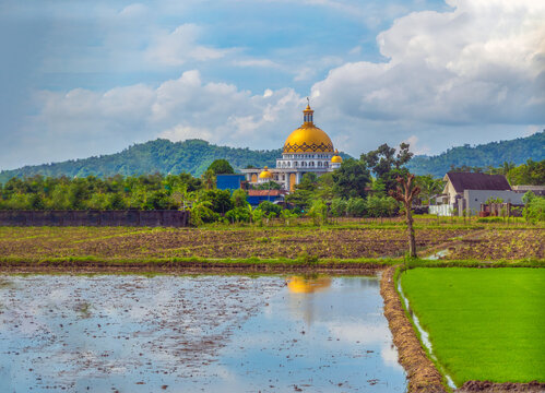 Picturesque views of raice terraces and traditional villages on the countryside of the island of Lombok, Indonesia