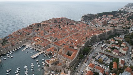 Obraz premium Stunning aerial view of Dubrovnik showcasing historic architecture and coastal beauty during midday 