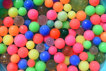 カラフルなスーパーボール