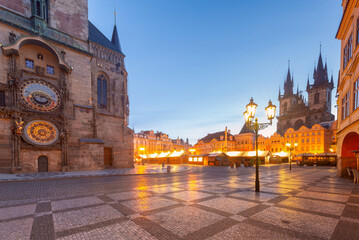 Obraz premium View of the Church of Our Lady before Tyn at dawn in Old Town Square in Prague, Czech Republic