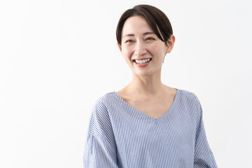私服姿の女性　ライフスタイルイメージ