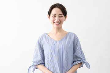 私服姿の女性　ライフスタイルイメージ