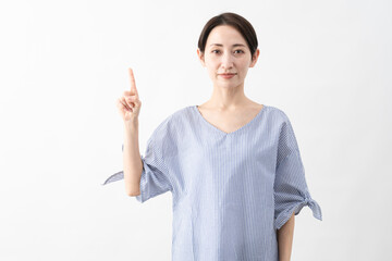 私服姿の女性　ライフスタイルイメージ