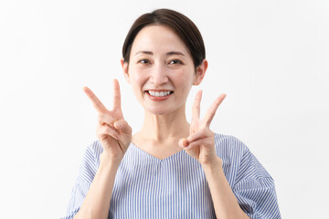 私服姿の女性　ライフスタイルイメージ
