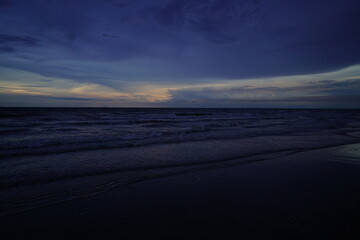 Picture of the sea when it is about to rain.