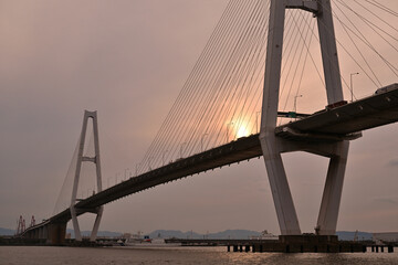 名港中央大橋の夕暮れ