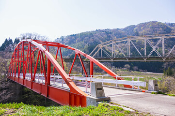 青鬼集落へ向かう赤い橋　