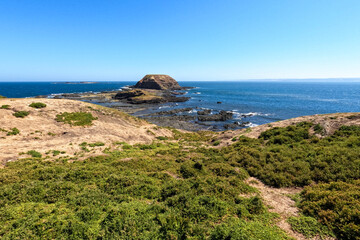 Right Point Coastal Landscape, Phillip Island, Victoria, Australia — Rocky Shoreline and Ocean...